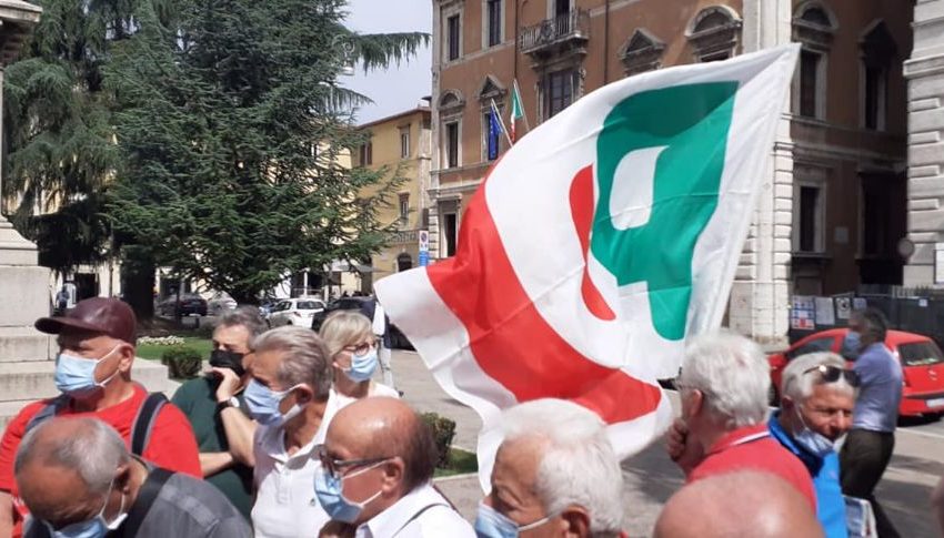 SANITA’ TERRITORIALE E OSPEDALI: IL PD DEL TRASIMENO PROTESTA SOTTO LE FINESTRE DELLA TESEI