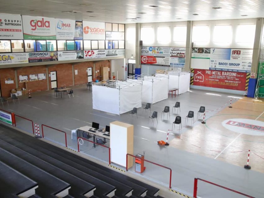 CHIUSI, L’HUB VACCINALE AL PALASPORT CHIUDE I BATTENTI: OLTRE 4.000 DOSI SOMMINISTRATE