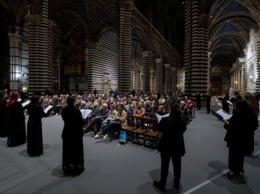 SIENA, L’ACCADEMIA CHIGIANA CERCA CORISTI PER IL CORO DEL DUOMO. MA CHIEDE UN REQUISITO PARTICOLARE