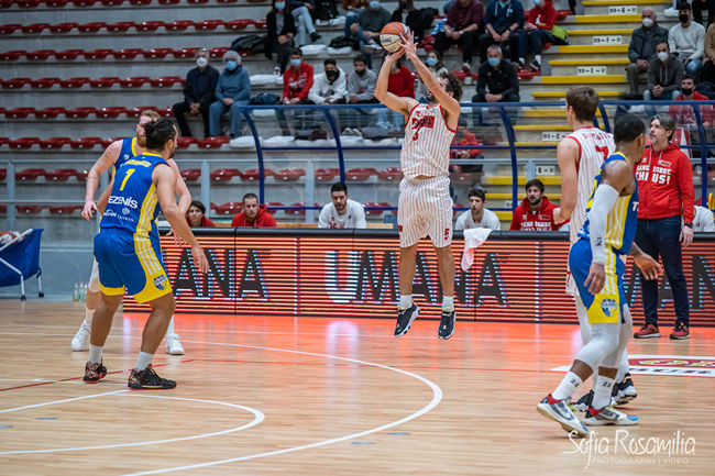 BASKET, LA SAN GIOBBE CEDE IL PASSO ALLA TEZENIS VERONA. E ORA UN TOUR DE FORCE