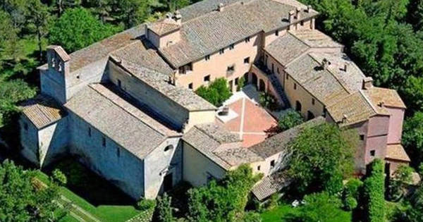 SARTEANO: LA TENUTA DI SPINETO RILEVATA DA ARSENALE SPA, COLOSSO MONDIALE DEL TURISMO DI SUPERLUSSO