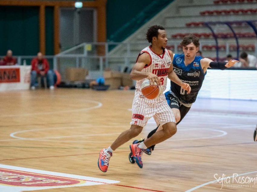 BASKET, PROVA DI CARATTERE E VITTORIA AL FOTOFINISH PER LA SAN GIOBBE CHIUSI. MERCOLEDI’ 26 IL PALAPANIA CAMBIA NOME…