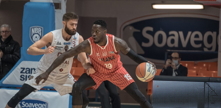 BASKET, 10 POSITIVI DEL GRUPPO SQUADRA DELLA SAN GIOBBE CHIUSI. RINVIATE ALCUNE PARTITE DI CALCIO DI SERIE A