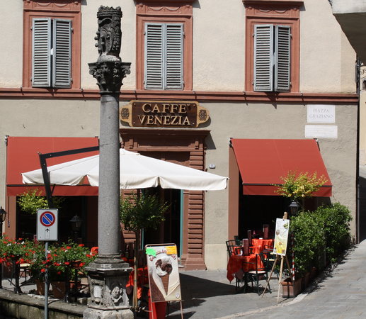 CHIUSI, FINALMENTE RIAPERTO L’ANTICO “CAFFE’ VENEZIA”. UNA BUONA  NOTIZIA