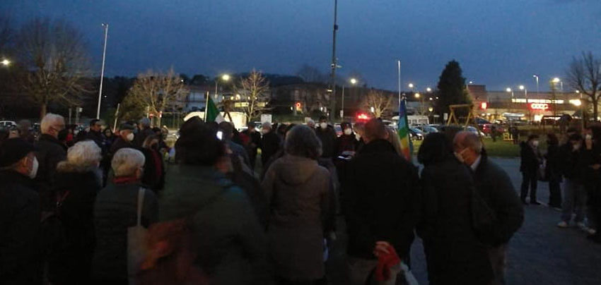 CHIUSI IN PIAZZA CONTRO LA GUERRA