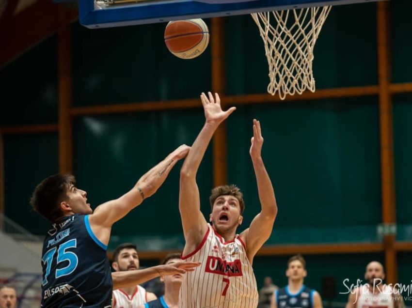 BASKET, FERRARA PASSA ALL’ESTRA FORUM: PRIMO STOP DEL 2022 PER LA SAN GIOBBE CHIUSI