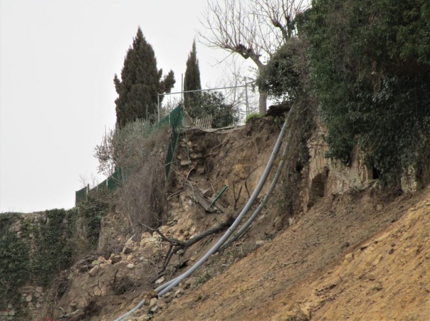 MONTEPULCIANO, IL CROLLO DELLE MURA DI COLLAZZI E IL SILENZIO DEL SINDACO E DELLA POLITICA. GIUSTO COSI’?