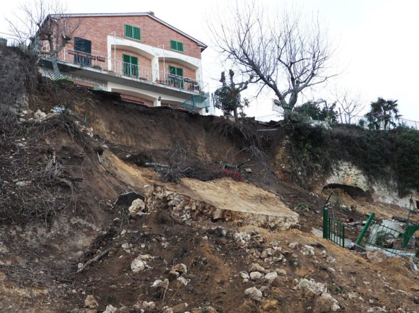 MONTEPULCIANO: FRANANO LE MURA DI COLLAZZI, PORZIONE IMPORTANTE DELLA CINTA CITTADINA