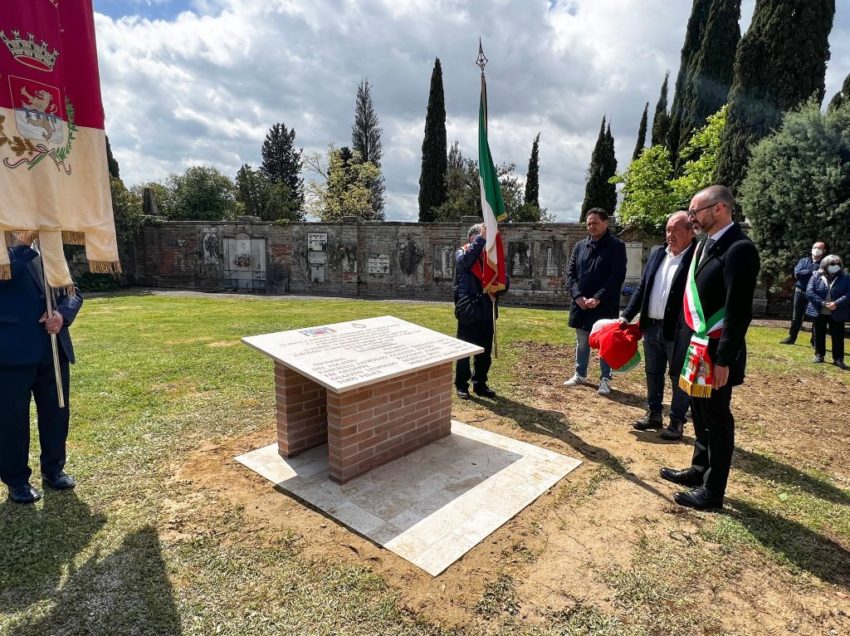 CHIUSI, 25 APRILE: INAUGURATA LA STELE A MEMORIA DI GARIBALDINI E PARTIGIANI