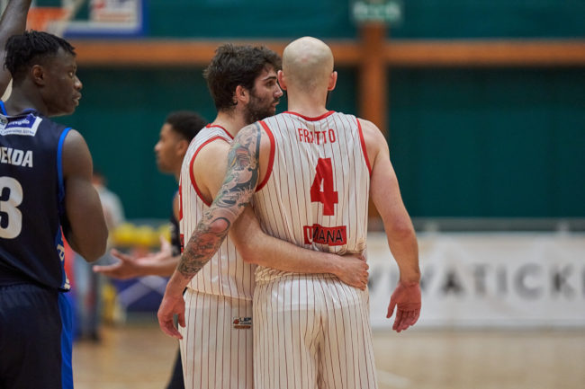 BASKET, SAN GIOBBE STELLARE: I ‘CHIUSI BULLS’ SCHIANTANO TREVIGLIO E VOLANO IN SEMIFINALE (E NELLA STORIA).