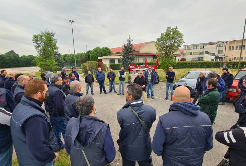 QUANDO LO SCIOPERO E’ CONTRO LA… COOP. PRESIDIO E BRACCIA INCROCIATE AL MAGAZZINO DI CASTIGLIONE DEL LAGO