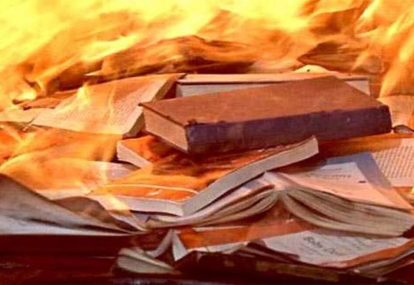 FARENHEIT 451 IN UCRAINA: IL GOVERNO MANDA AL ROGO 100  MILIONI D LIBRI, COME I NAZISTI NEL ’33….