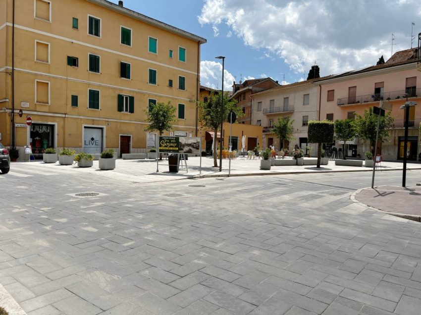 CHIUSI, PIAZZA GARIBALDI DIVENTA “LA PIAZZA DELLE PAROLE”. A LUGLIO E AGOSTO 4 INCONTRI CON GIORNALISTI E SCRITTORI. PRIMO APPUNTAMENTO MERCOLEDI’ 20