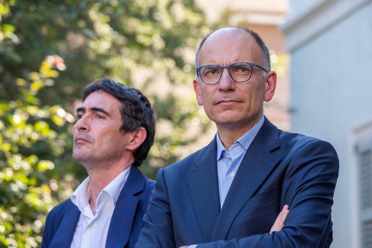 ELEZIONI, FRATOIANNI FIRMA PER GIOCARE CON LETTA E CALENDA, MA MEZZO PARTITO DICE “NOT IN MY NAME”