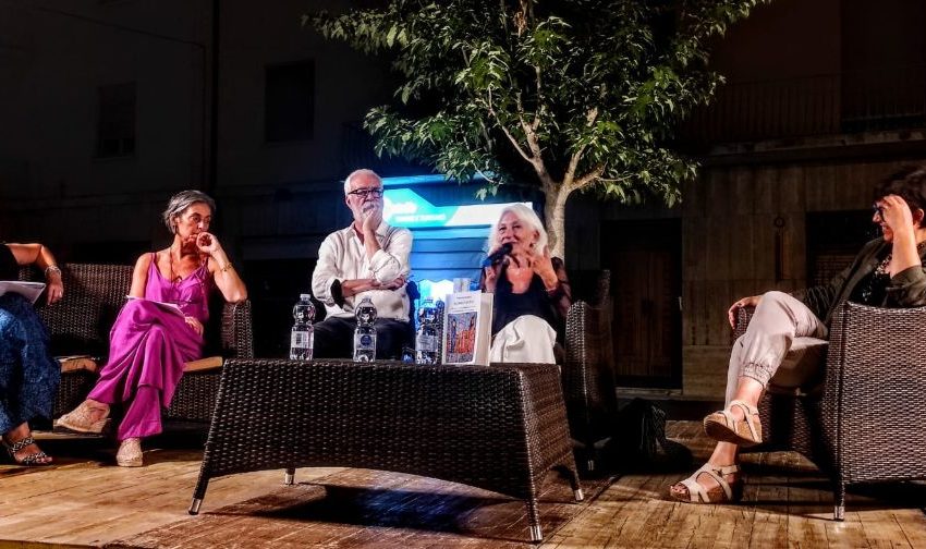 MERCOLEDI’ 24, ULTIMA SERATA DE “LA PIAZZA DELLE PAROLE” A CHIUSI SCALO:  MARCO LORENZONI E LE SUE STORIE DI CONFINE (QUANDO IL CONFINE C’ERA DAVVERO)