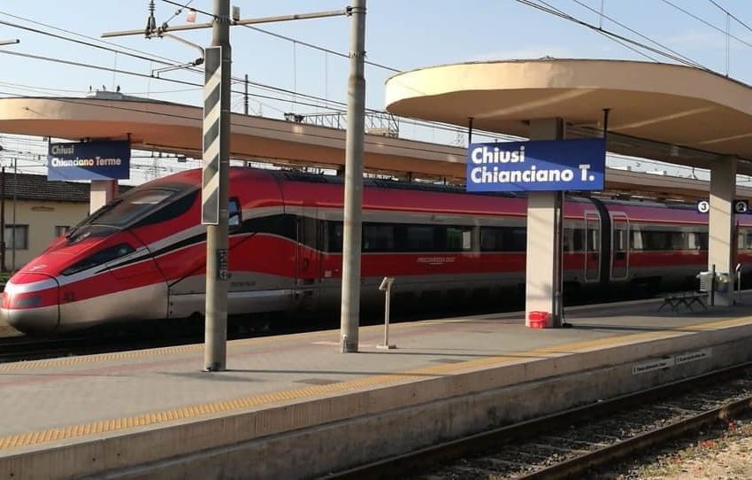 LA FRECCIA SPARITA… LA FERMATA AV A CHIUSI SARA’ RIATTIVATA IL 1 OTTOBRE. OGGI A PO’ BANDINO INIZIATIVA PD SU ALTA VELOCITA’ E INFRASTRUTTURE. I PASDARAN DELLA STAZIONE IN LINEA INSISTONO…