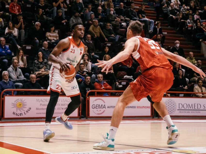 BASKET, LA SAN GIOBBE METTE PRESSIONE ALLA CAPOLISTA, MA NON BASTA. ORA DUE GARE DA VINCERE