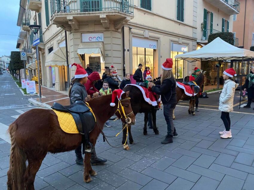 CHIUSI, UN NATALE PIU’ TRISTE DEL SOLITO. IL CONFRONTO COI PAESI VICINI. L’ASSENZA DI UN “FATTORE TRAINANTE”