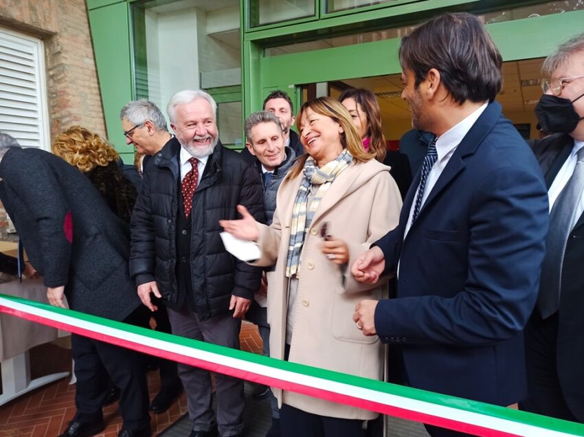 CITTA’ DELLA PIEVE: SANITA’, INAUGURATA LA “CASA DELLA COMUNITA'”: L’OPPOSIZIONE: “MOLTE DOMANDE RESTANO INEVASE”