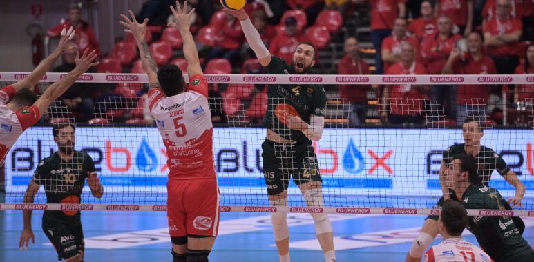 VOLLEY: DUE PARTITE IN CASA, LA EMMA VILLAS SIENA CERCA LA SALVEZZA. IL PRESIDENTE BISOGNO SUONA LA CARICA