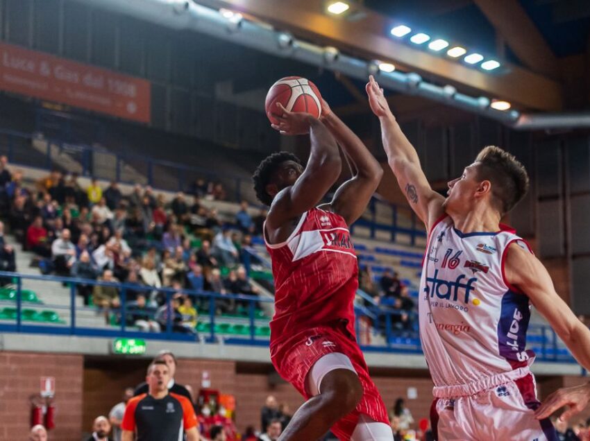 BASKET, UNA SAN GIOBBE CORSARA ESPUGNA MANTOVA E SI METTE ALLE SPALLE 4 SQUADRE