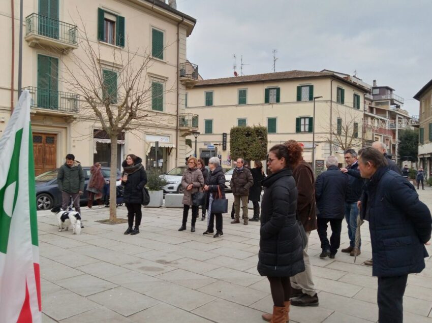 PD: COMIZIO PER POCHI INTIMI A CHIUSI. IL CANDIDATO ALLA SEGRETERIA REGIONALE IGNORA LA GUERRA