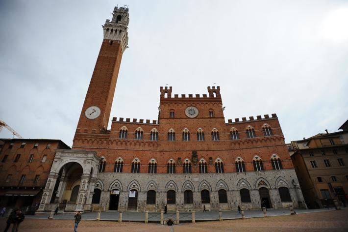 SIENA, QUANTO INVESTONO I CANDIDATI A SINDACO PER LA CAMPAGNA ELETTORALE? DECINE DI MIGLIAIA DI EURO. SOLO SIENA POPOLARE SI TIENE BASSA…