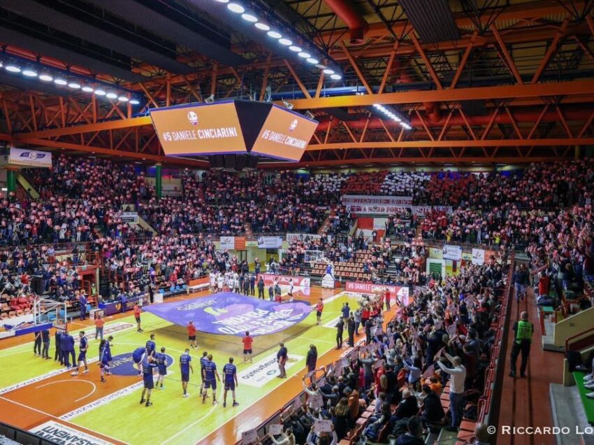 BASKET, CHIUSI VERSO LA LUNGA SFIDA CON FORLI’: CHE ROBA RAGAZZI!