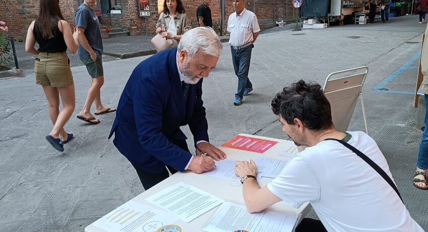 CITTA’ DELLA PIEVE, IL SINDACO RISINI FIRMA LA PETIZIONE DEL COMITATO PRO STAZIONE DI CHIUSI