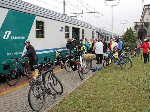 IL BINOMIO VIRTUOSO TRENO-BICI, UNA RAGIONE IN PIU’ PER DIFENDERE E VALORIZZARE LA STAZIONE DI CHIUSI