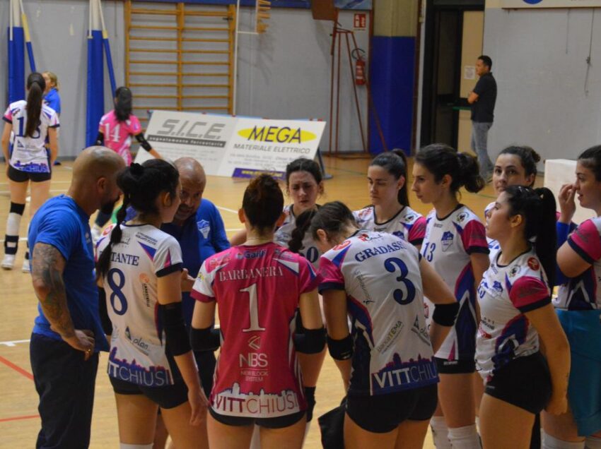 VOLLEY, VITTORIA MUTILATA. LA VITT CHIUSI FEMMINILE RINUNCIA ALLA B2: TITOLO VENDUTO A MARSCIANO