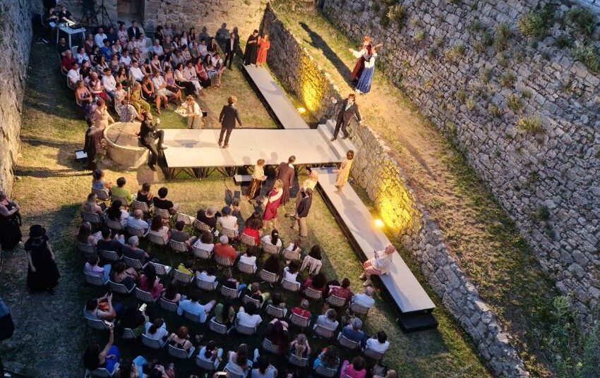 CAPULETI E MONTECCHI AL CASTELLO DI SARTEANO: PURTROPPO L’AMORE NON VINCE SEMPRE SULL’ODIO