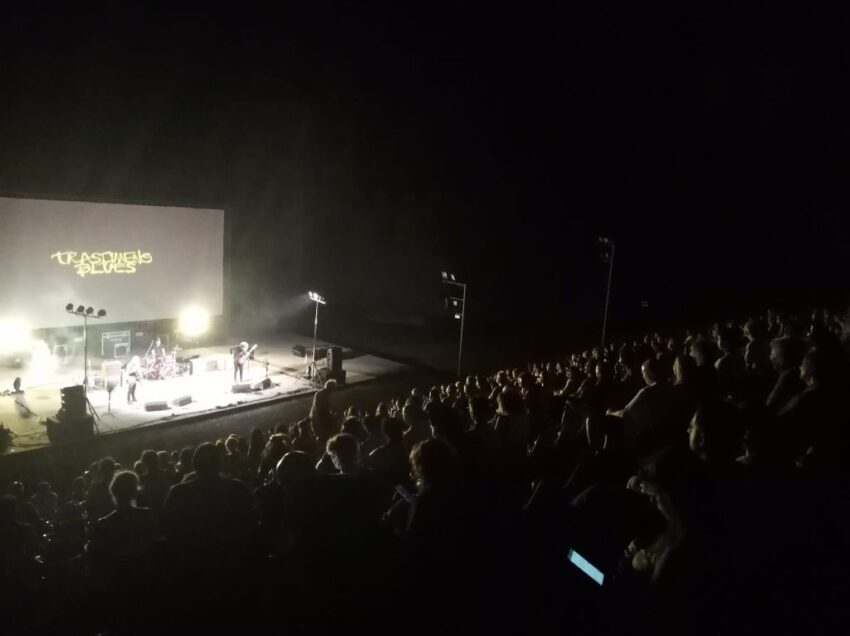 GRAN FINALE A TRASIMENO BLUES: LO SCAT DI GEGE’ TELESFORO INFIAMMA LA ROCCA DI CASTIGLIONE