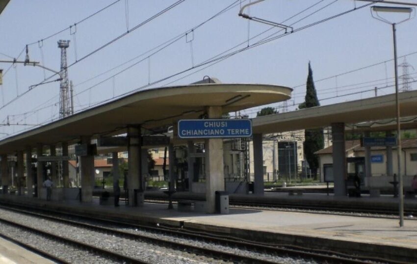 ALTA VELOCITA’ E STAZIONE IN LINEA, IL COMITATO SI TRASFORMA IN ASSOCIAZIONE E SCRIVE AI SINDACI DELLA VALDICHIANA: “VENITE CON NOI!”