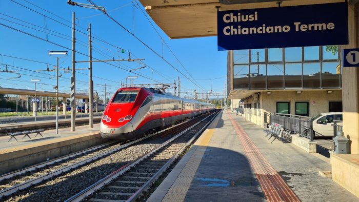 CHIUSI-CHIANCIANO: NIENTE FRECCIA ROSSA NELL’ORARIO ESTIVO DI TRENITALIA. LA BATTAGLIA DI COMITATI E SINDACI PER ORA SEGNA UNA SCONFITTA