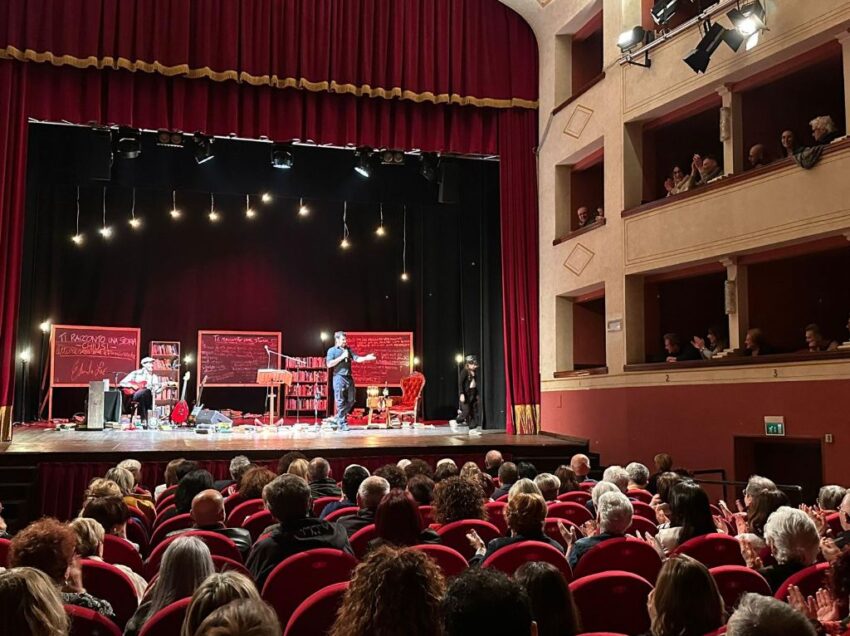 EDOARDO LEO A CHIUSI: STORIE E SORRISI CHIUDONO LA STAGIONE DEL MASCAGNI