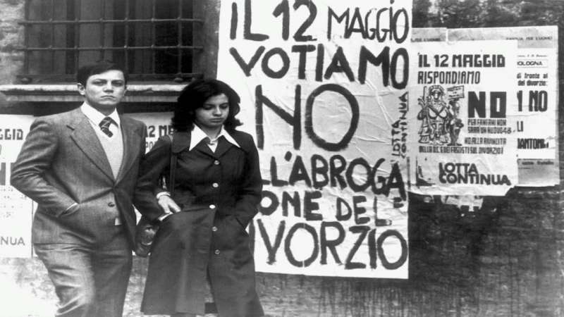 13 MAGGIO ’74, L’ITALIA SI SVEGLIO’ MENO BACCHETTONA E MENO FASCISTA