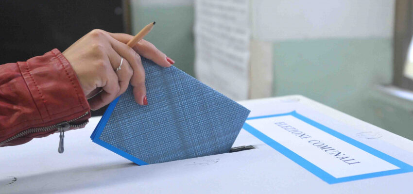 COMUNI ED EUROPEE, SABATO E DOMENICA SI VOTA: PARTITE APERTE E POCO ENTUSIASMO. IL TEMA GUERRA E PACE UNO SPARTIACQUE