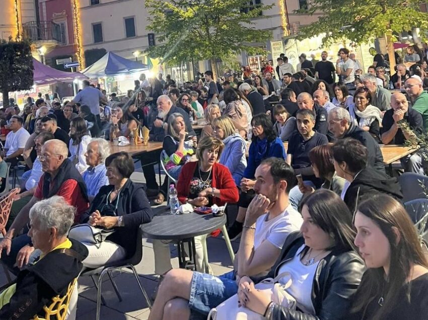CHIUSI SCALO, LO STREET FOOD RIEMPIE LA PIAZZA