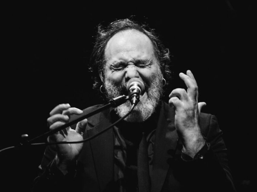 LA “PRIMA” DI ORIZZONTI, UNA STORIA DRAMMATICA E URTICANTE CON MUSICA D’ECCEZIONE APRE IL FESTIVAL CHIUSINO