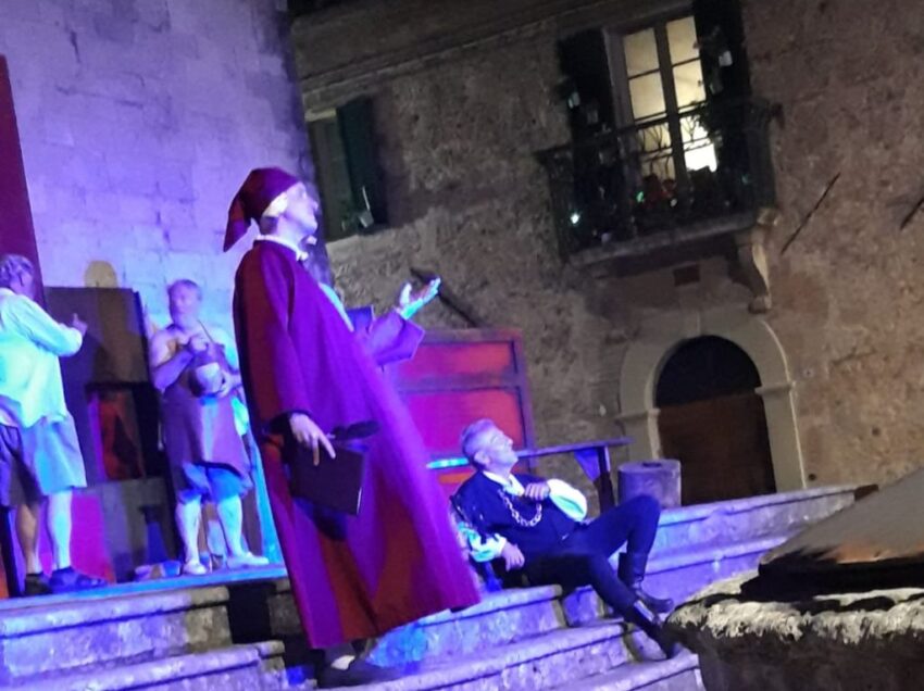 BRANCALEONE CONTRO GHINO DI TACCO… LO SPETTACOLO DI PAOLO CAPPELLI A CETONA