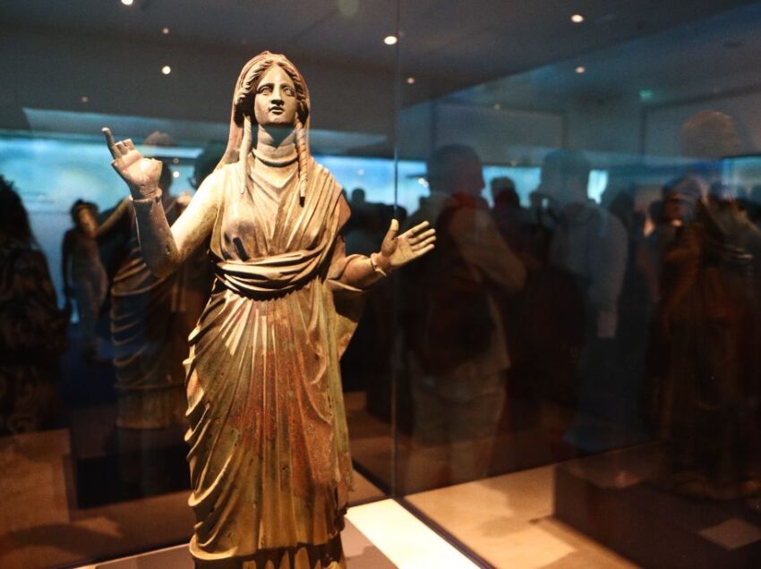 I BRONZI DI SAN CASCIANO INCONTRANO I BRONZI DI RIACE A REGGIO CALABRIA. MA LI VOGLIAMO PORTARE ANCHE A CHIUSI E CHIANCIANO?
