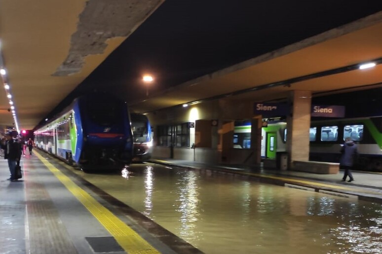 VAL D’ELSA E STAZIONE DI SIENA SOTT’ACQUA. MA E’ SOLO COLPA DEL MALTEMPO E DEL CAMBIAMENTO CLIMATICO?