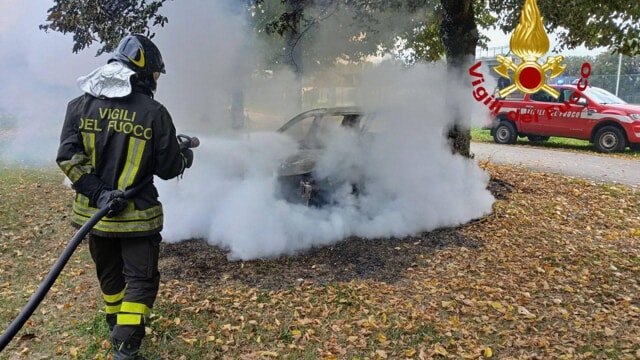 DUE EPISODI INQUIETANTI NELA ZONA TRASIMENO-VALNESTORE: UN ATTO INTIMIDATORIO E UN UOMO CARBONIZZATO NELL’AUTO DATA ALLE FIAMME