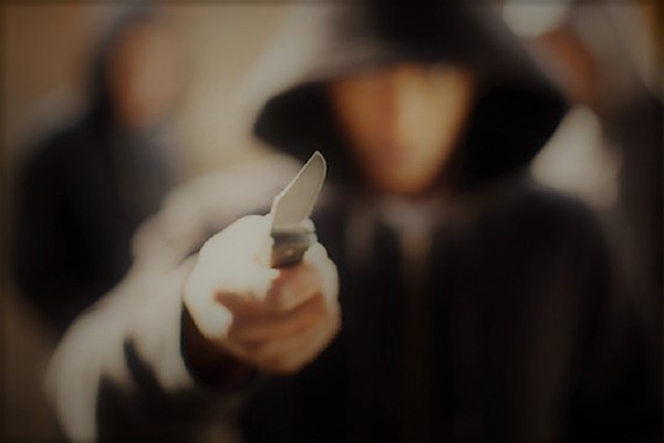 IN DISCOTECA CON PISTOLA E COLTELLO, DUE QUINDICENNI DENUNCIATI A CASTIGLIONE DEL LAGO…  GLI ADOLESCENTI E LA MODA DI ANDARE IN GIRO ARMATI