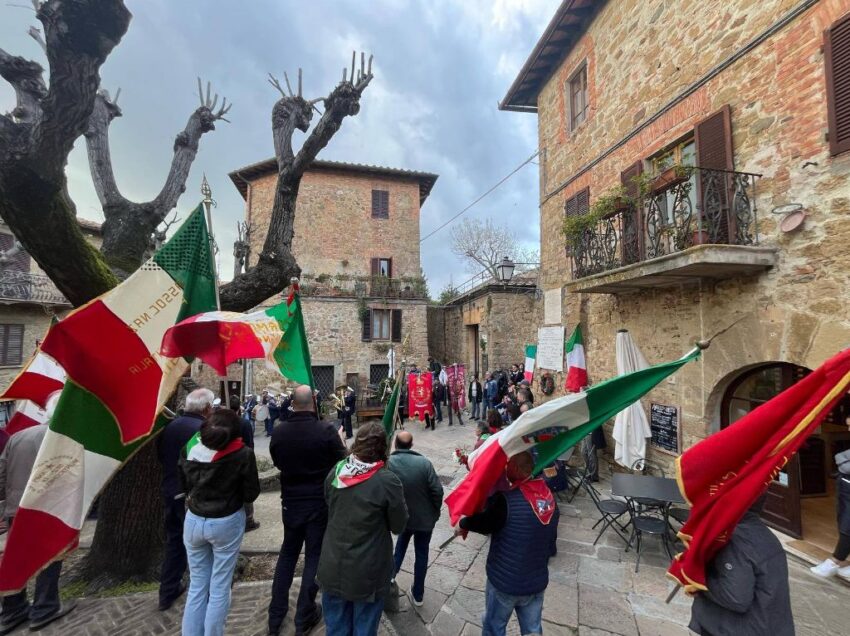 LA PIAZZA E IL TEATRO: 1944, LA BATTAGLIA DI MONTICCHIELLO E LA VICENDA AMARA DEL POLACCO