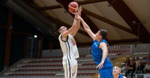 BASKET, BENE LA SAN GIOBBE. CALCIO, PROSEGUE LA MARCIA DEL CHIUSI, QUINTA VITTORIA CONSECUTIVA. MA FONTE E CHIANCIANO TENGONO BOTTA. MALE LE RAGAZZE DELLA VITT NEL VOLLEY