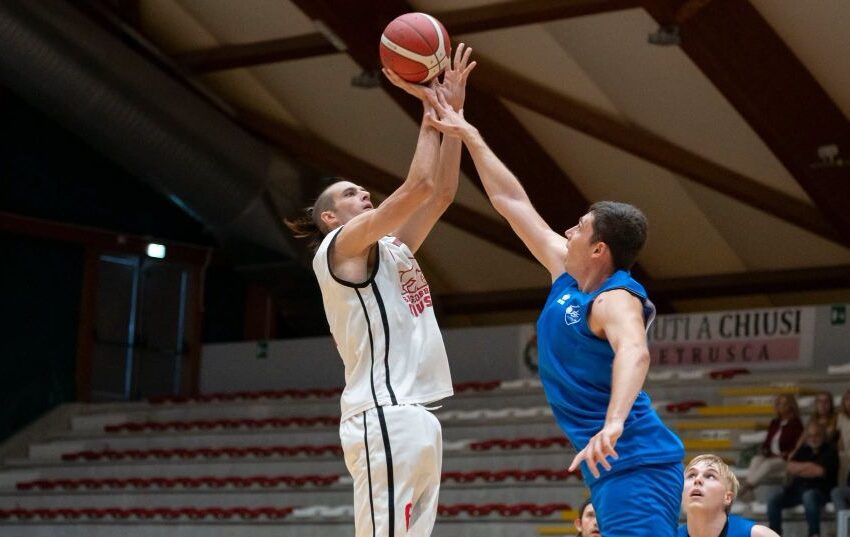 BASKET, BENE LA SAN GIOBBE. CALCIO, PROSEGUE LA MARCIA DEL CHIUSI, QUINTA VITTORIA CONSECUTIVA. MA FONTE E CHIANCIANO TENGONO BOTTA. MALE LE RAGAZZE DELLA VITT NEL VOLLEY