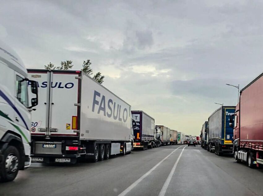 CAMIONISTI E AGRICOLTORI, DA LUNEDI’ 26 A SABATO 31 PRESIDIO AUTOCONVOCATO AL CASELLO VALDICHIANA