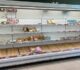 SCAFFALI VUOTI NEI SUPERMERCATI, FRUTTA E VERDURA COMINCIANO A SCARSEGGIARE. LA PROTESTA DI CAMIONISTI E AGRICOLTORI SI FA SENTIRE